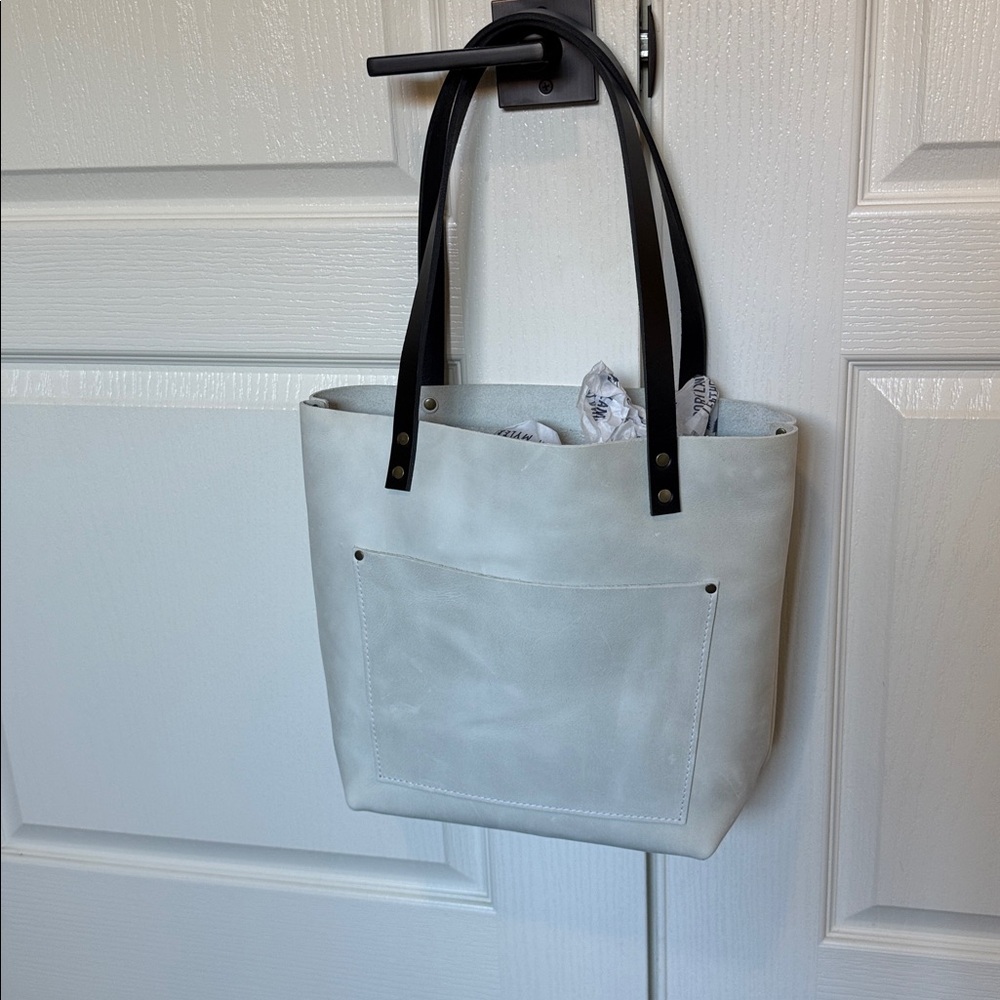 NWT Portland Leather Beluga Tote Bag with Black Handles Medium Tote FREE TASSEL - Picture 7 of 12